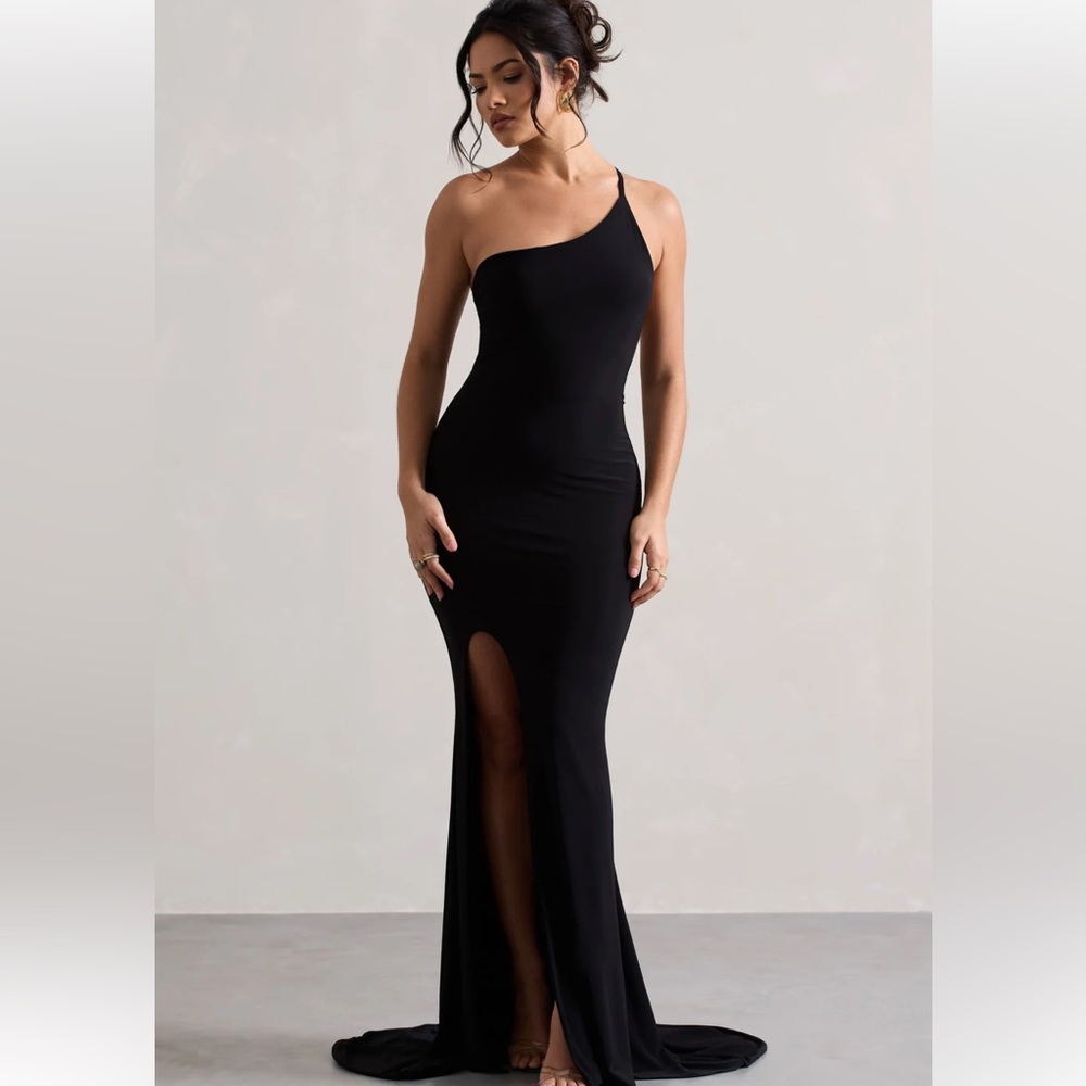 BELLE
BLACK ONE SHOULDER FISHTAIL MAXI DRESS